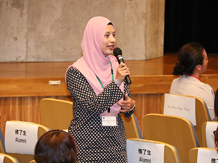 An alumna speeks to the attendees